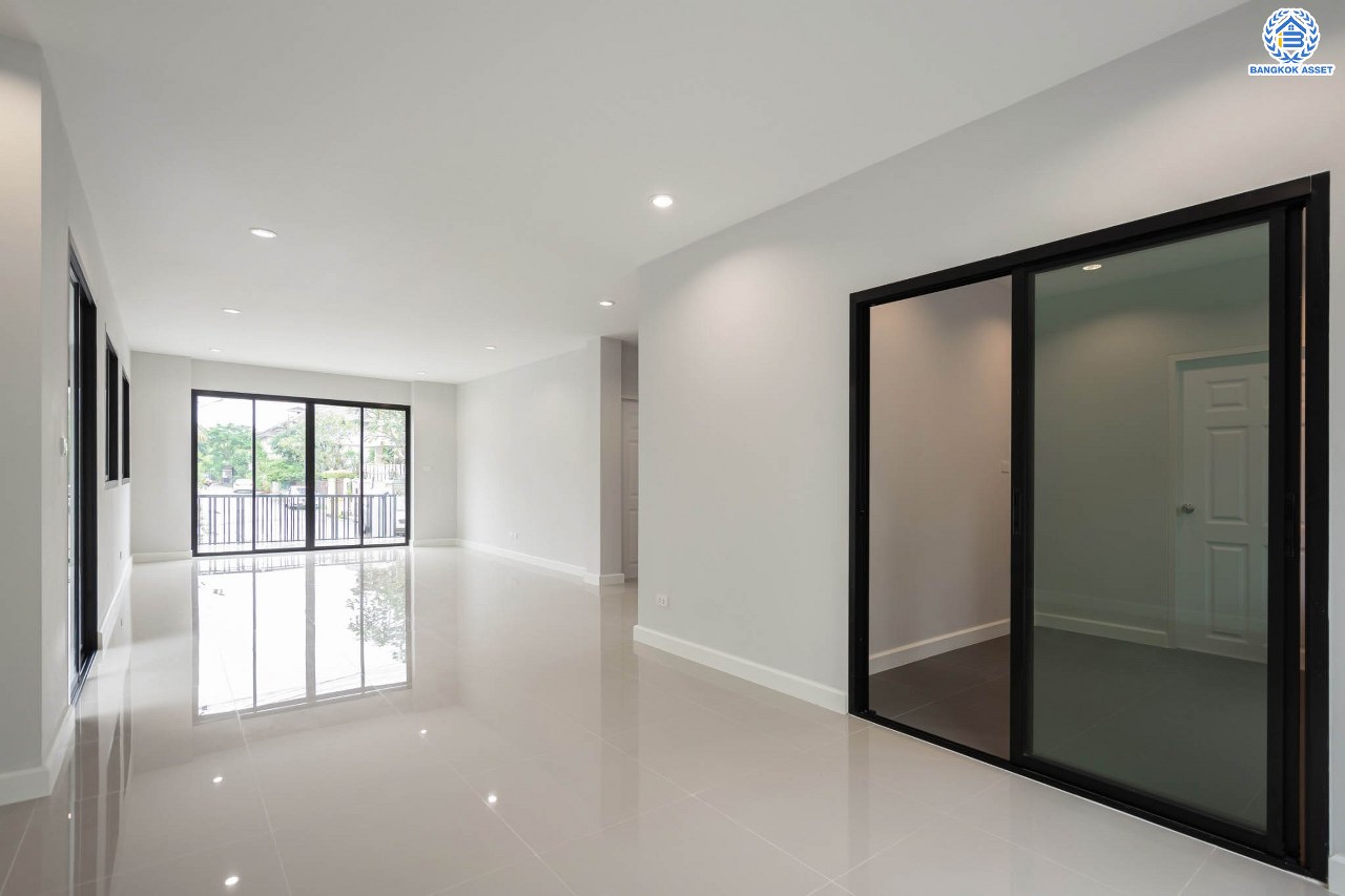 บ้านมือสองตกแต่งใหม่ ม.พิมาน ปิ่นเกล้า-กาญจนาภิเษก เนื้อที่ 64 ตร.ว. ฟังก์ชัน 3 ห้องนอน 4 ห้องน้ำ 1 ห้องแม่บ้าน จอดรถได้ 2 คัน บนทำเลเดินทางสะดวก ติดถนนกาญจนาภิเษก เชื่อมต่อหลายเส้นทาง ใกล้ทางด่วน "กาญจนาภิเษก" รถไฟฟ้า "สถานีหลักสอง" และเดอะมอลล์บางแค...